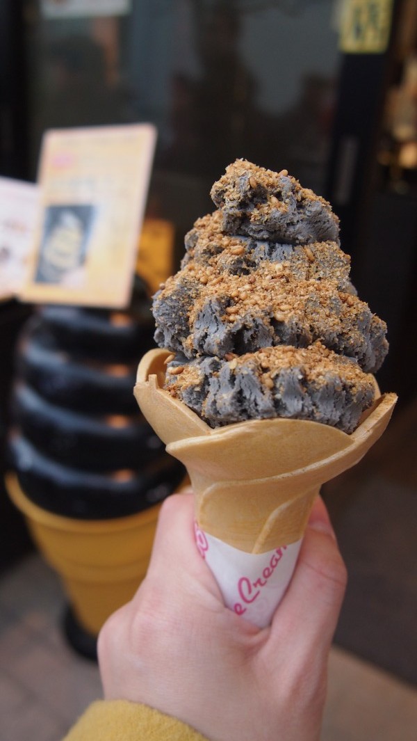 Komachi-dori, Kamakura, Japan