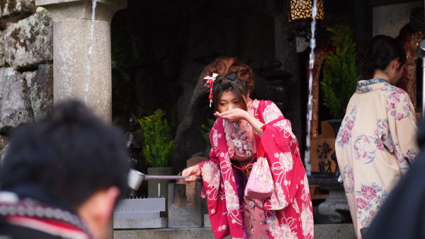Woman wearing yukata at Kiyomizu Dera temple in Kyoto, Japan